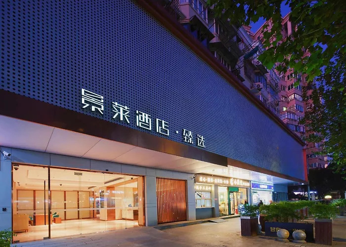 Jinglai Zhenxuan Shanghai Tongji Hospital Xincun Road Subway Station Hotel