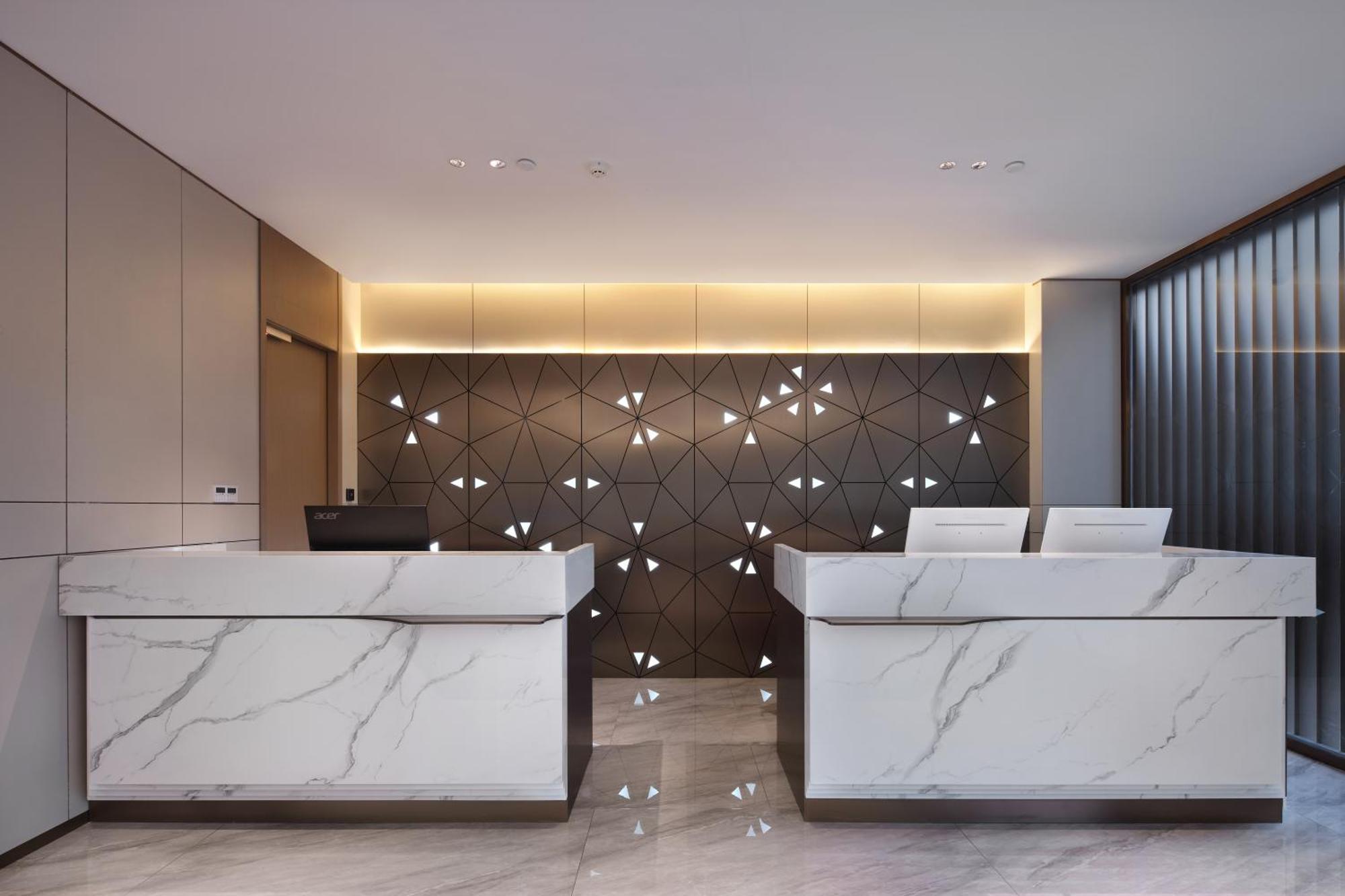Jinglai Zhenxuan Tongji Hospital Xincun Road Subway Station 3* Shanghai