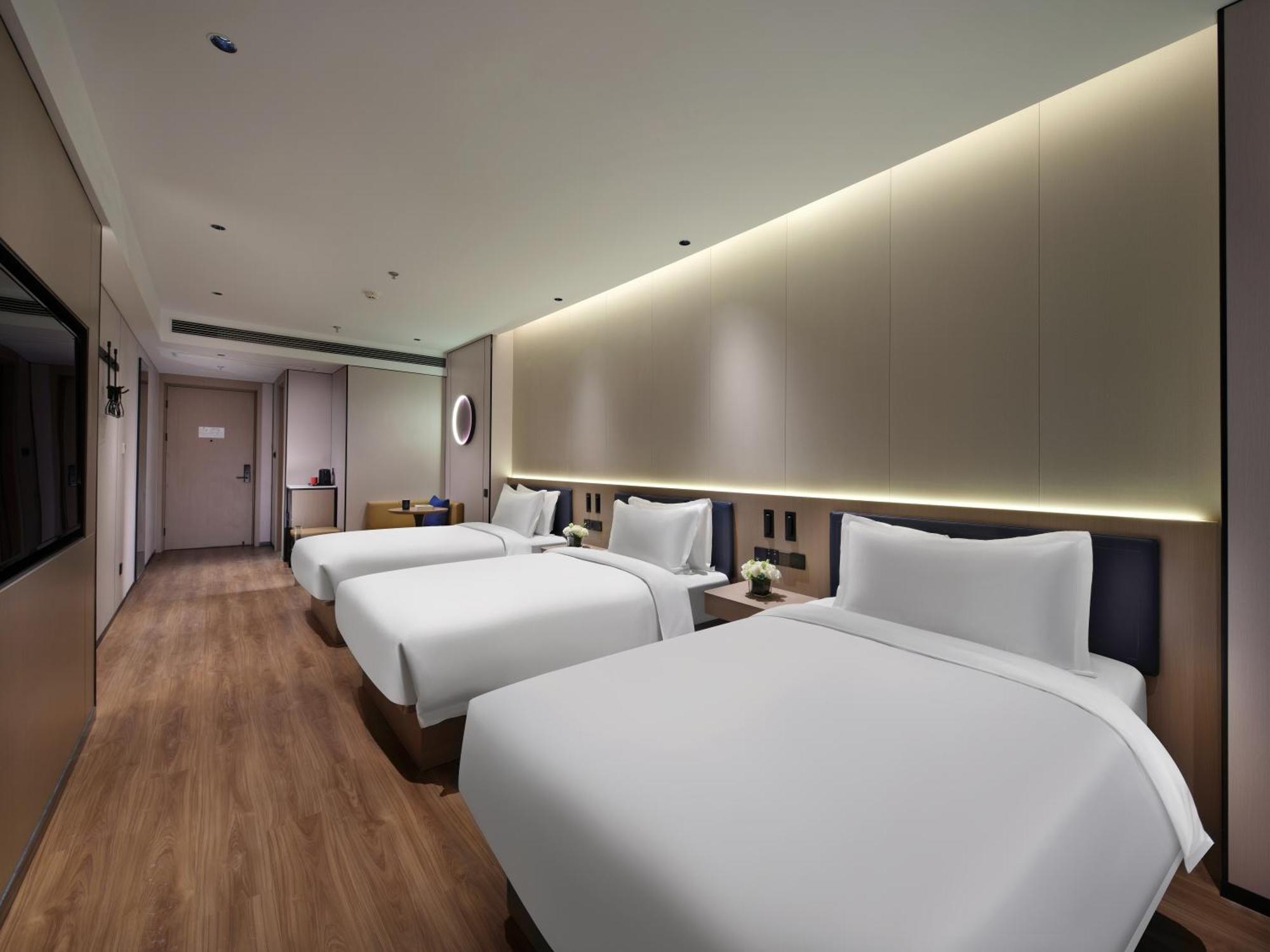 Jinglai Zhenxuan Tongji Hospital Xincun Road Subway Station 3*