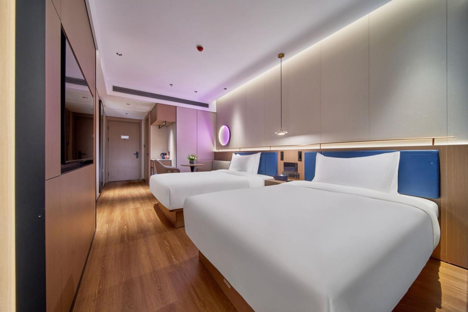 Jinglai Zhenxuan Tongji Hospital Xincun Road Subway Station Hotel