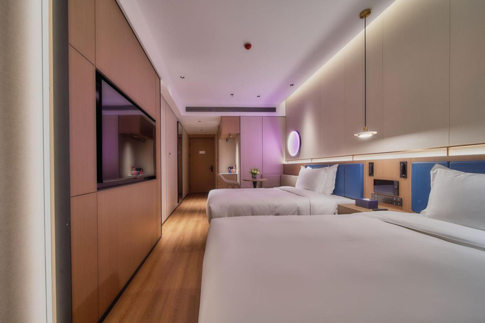 Jinglai Zhenxuan Tongji Hospital Xincun Road Subway Station Hotel Shanghai