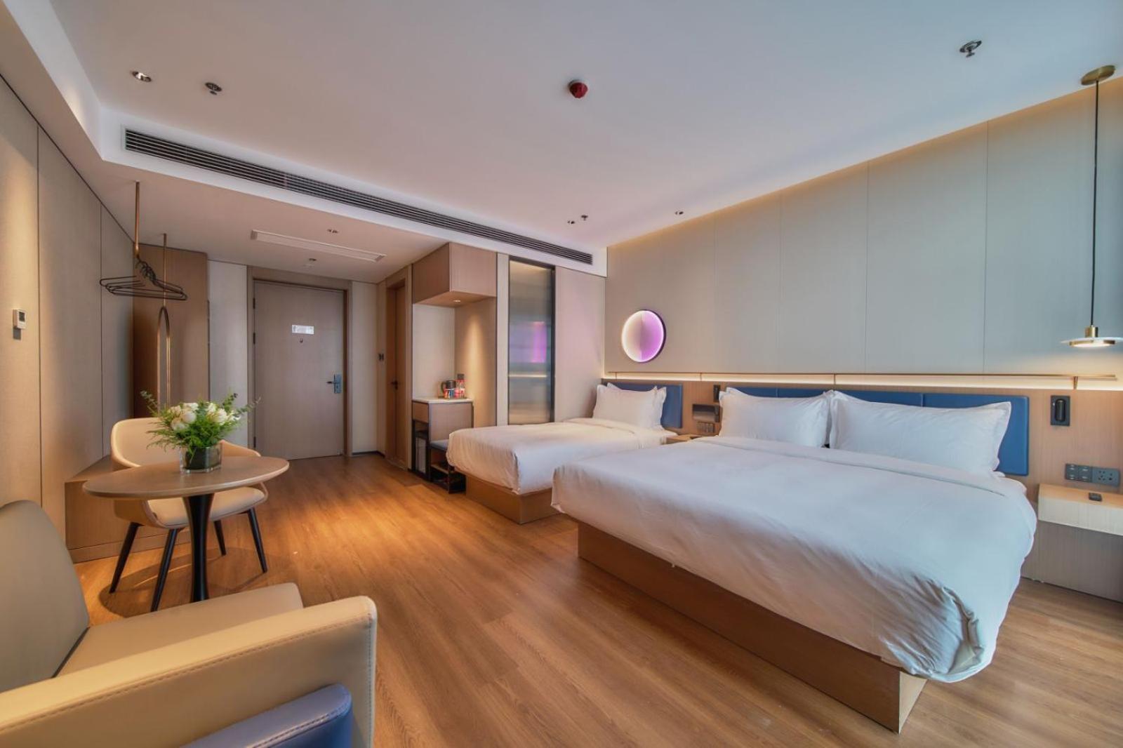 Jinglai Zhenxuan Tongji Hospital Xincun Road Subway Station Hotel