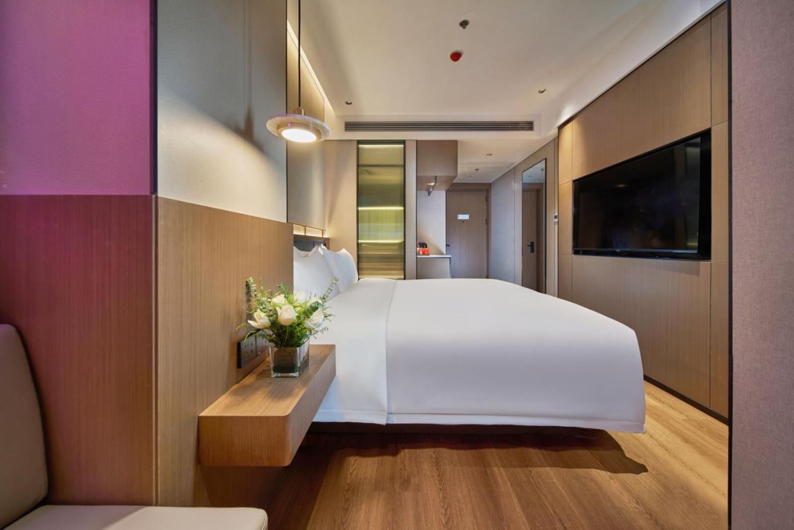 Hotel Jinglai Zhenxuan Tongji Hospital Xincun Road Subway Station