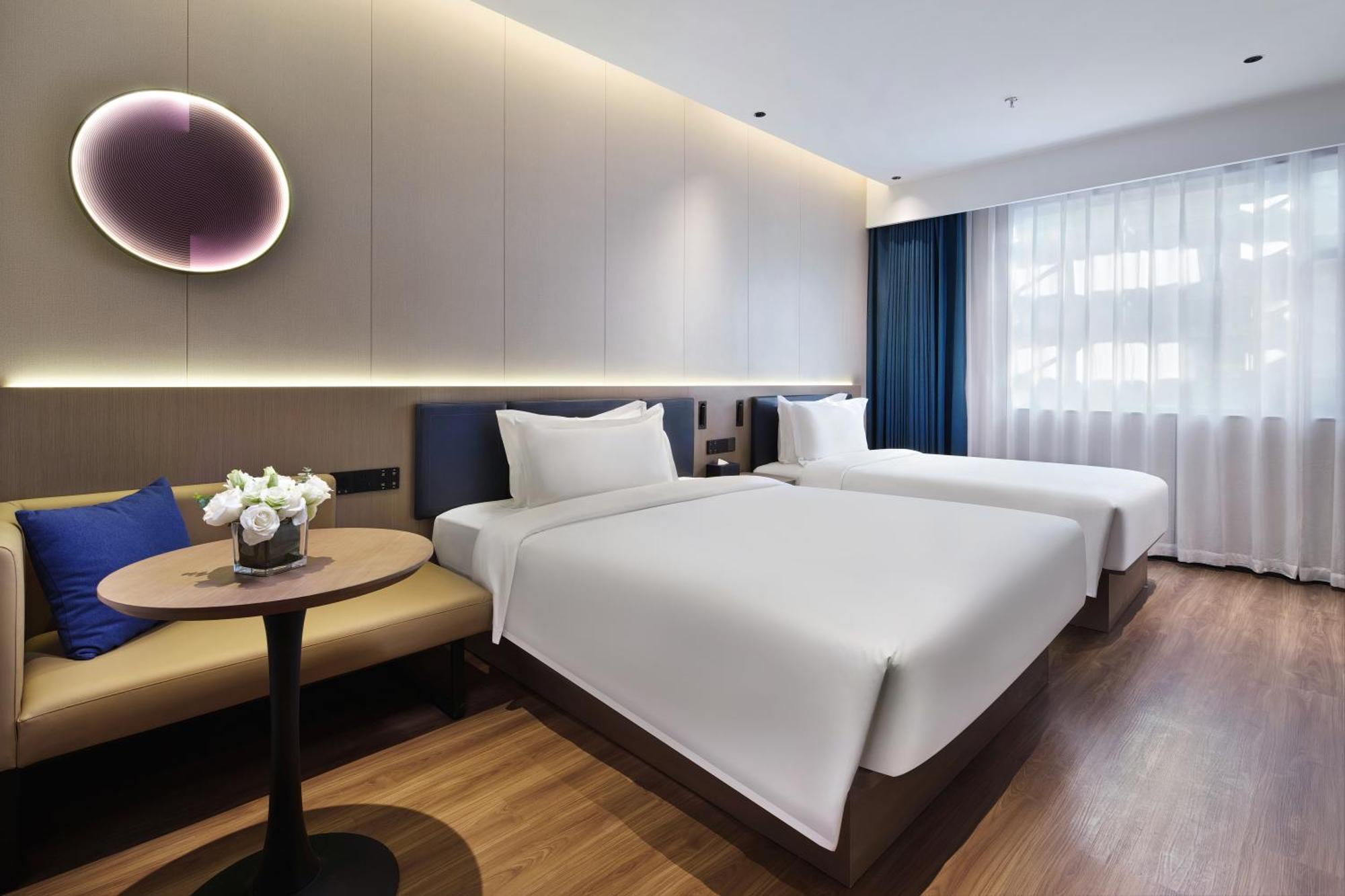 Jinglai Zhenxuan Tongji Hospital Xincun Road Subway Station Hotel 3*
