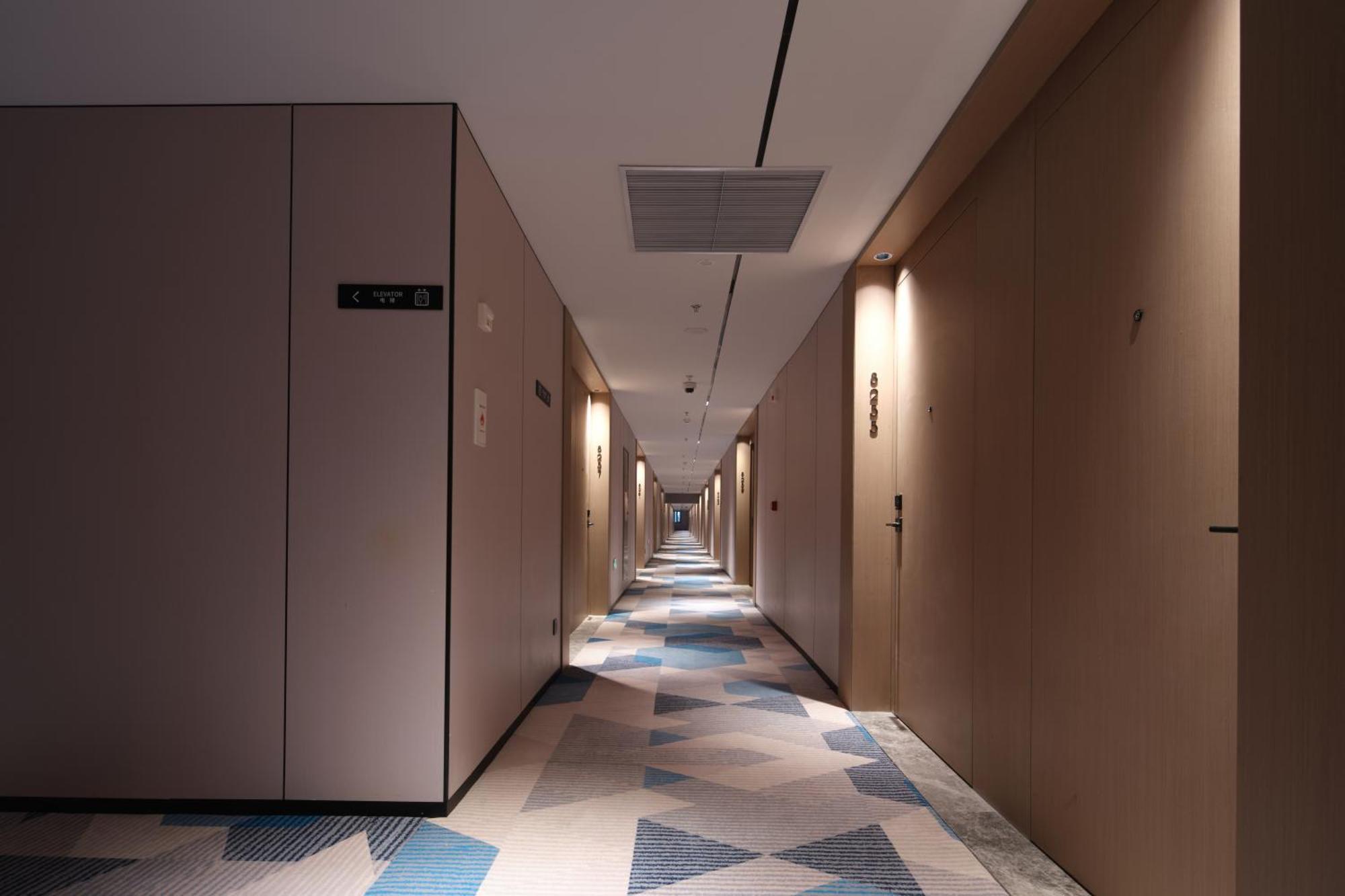 Jinglai Zhenxuan Tongji Hospital Xincun Road Subway Station Hotel 3*